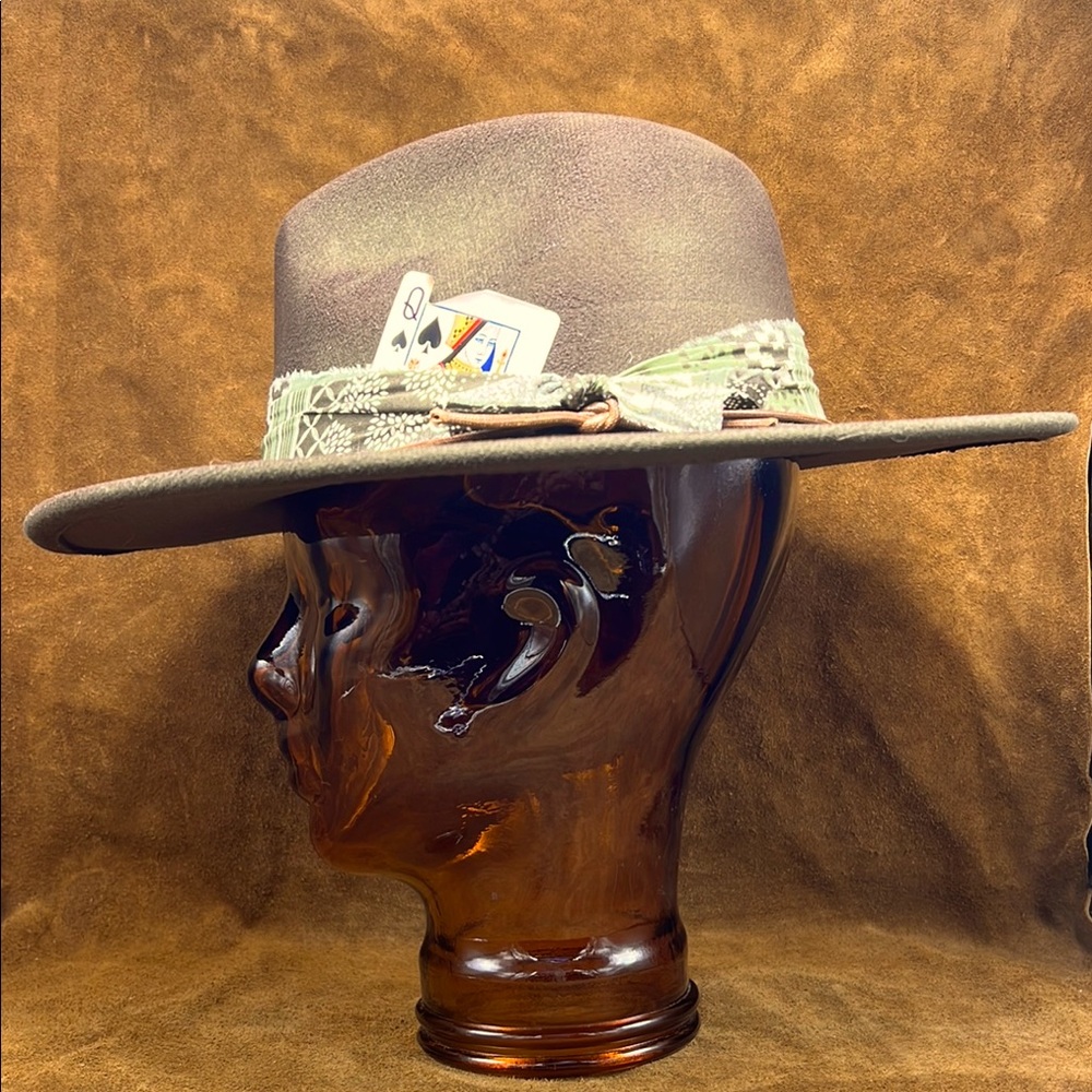 Oiernfe Men's Brown Hat with Card Accent